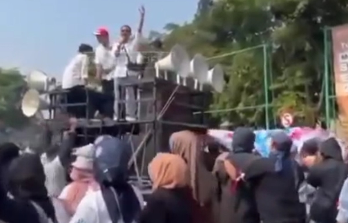 Ratusan Massa Berunjuk Rasa di Pemkab Bandung, Tuntut Pembubaran Program MBG