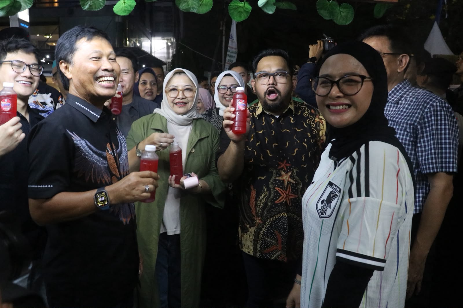 Gebyar Konser Hari Jadi Cirebon ke-599, Charly Van Houten Bakar Semangat Ribuan Penonton
