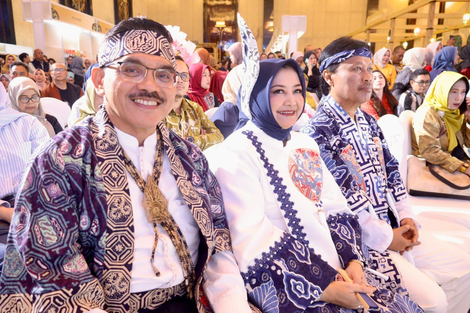Kota Cirebon Raih Juara Terunik di Fashion Show Pekan Kerajinan Jawa Barat 2026