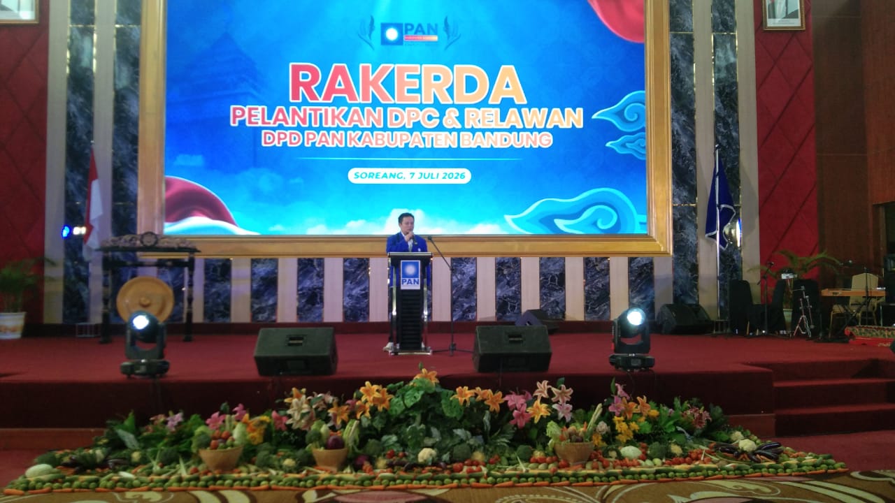 Lantik Pengurus DPC dan Relawan, H. Eep Jamaludin Sukmana Targetkan PAN Raih 7 Kursi DPRD Kabupaten Bandung