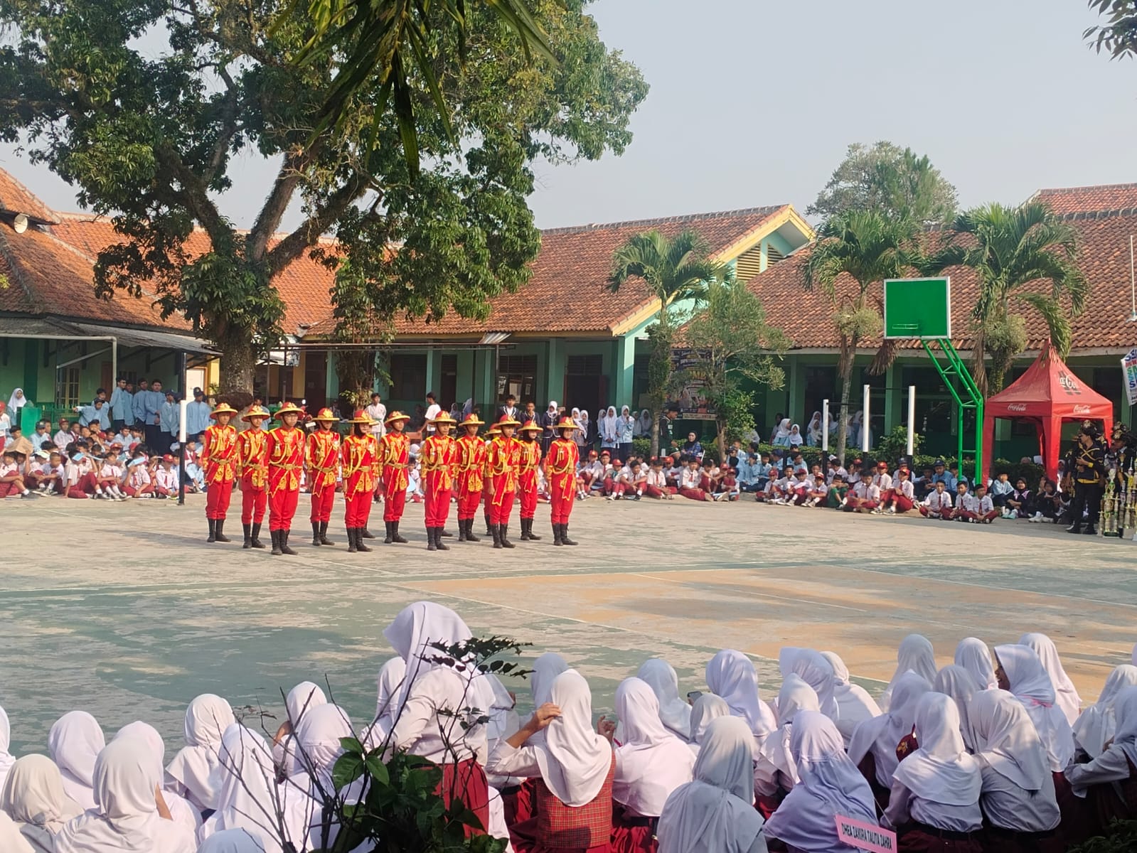 Pentupan Masa pengenalan Siswa ( MPLS ) SMPN 1 Pamengpeuk Gelar Pasukan Pengibar Bendera. 