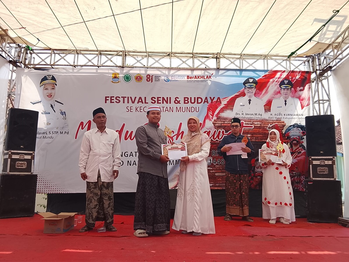 Memperingati HUT ke-81 RI, Kecamatan Mundu Gelar Lomba Hadroh dan Seni Tari