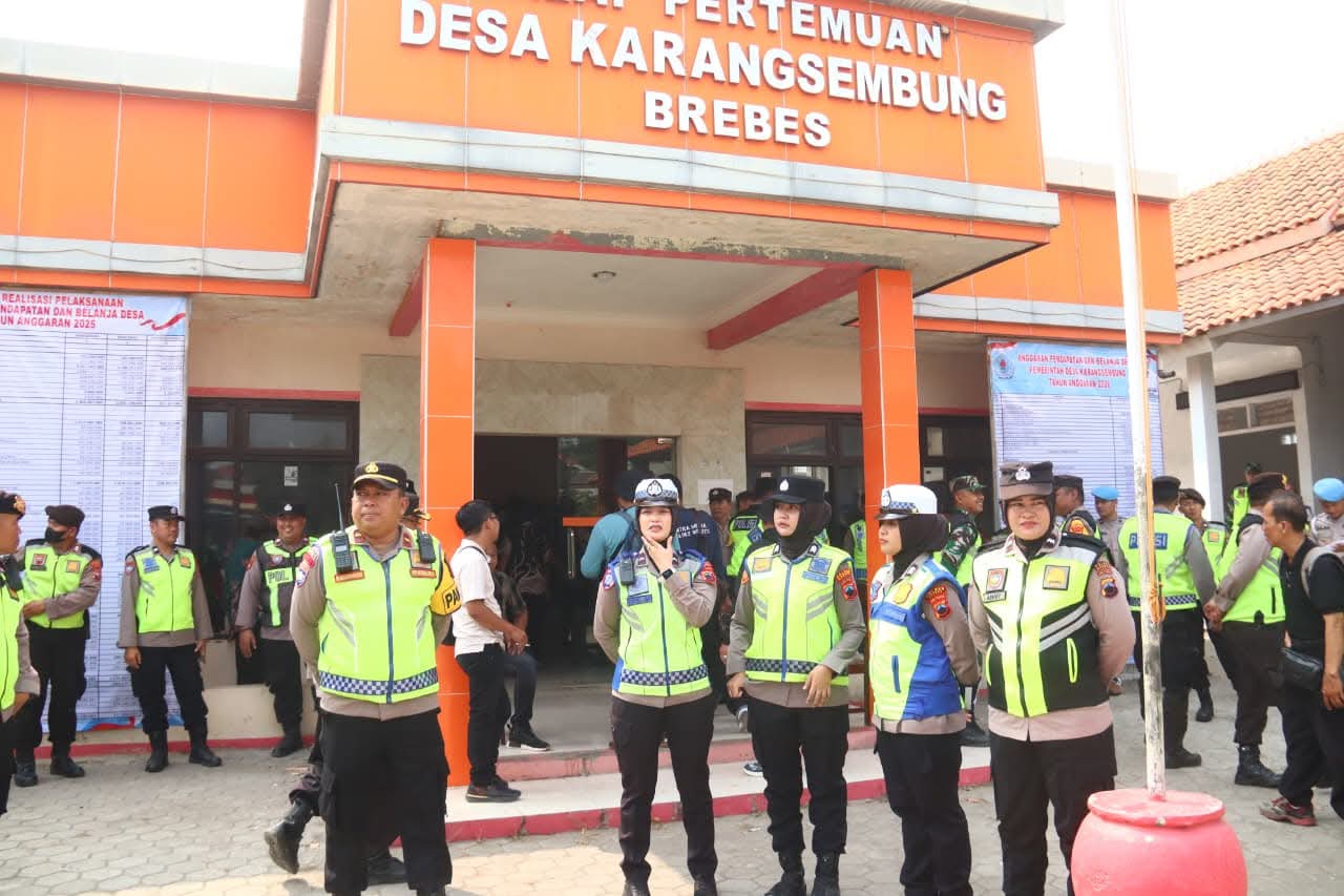 Polres Brebes Amankan Audiensi FMPK di Balai Desa Karangsembung, Kedepankan Pendekatan Humanis