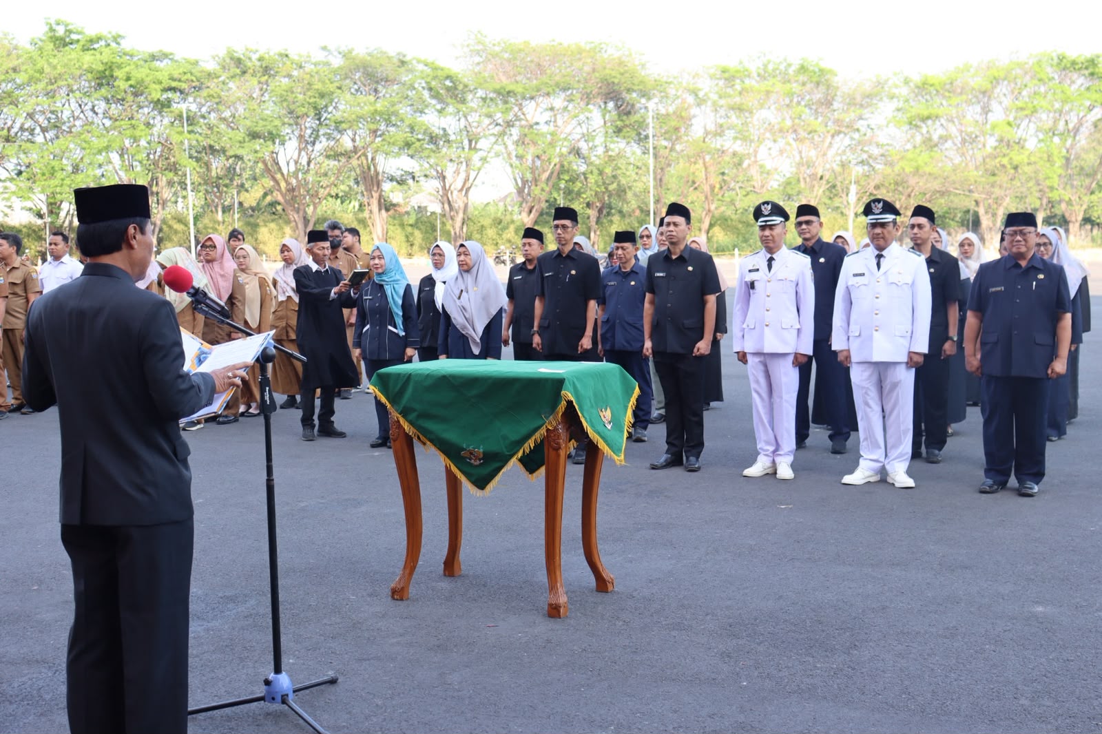 Wali Kota Cirebon Lantik 26 Pejabat Administrator dan Pengawas, Tekankan Amanah dan Kinerja