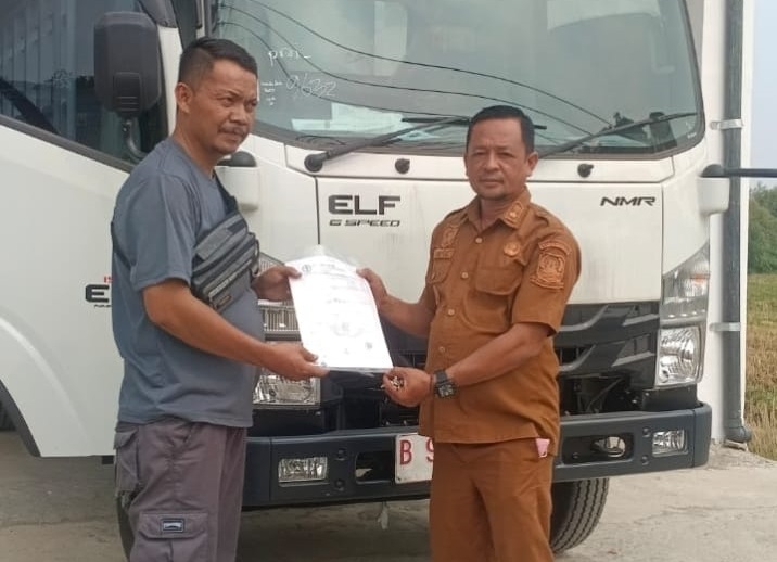 Kuwu Penpen Terima Serah Terima Truk Koperasi Merah Putih, Diharapkan Perkuat Operasional Koperasi