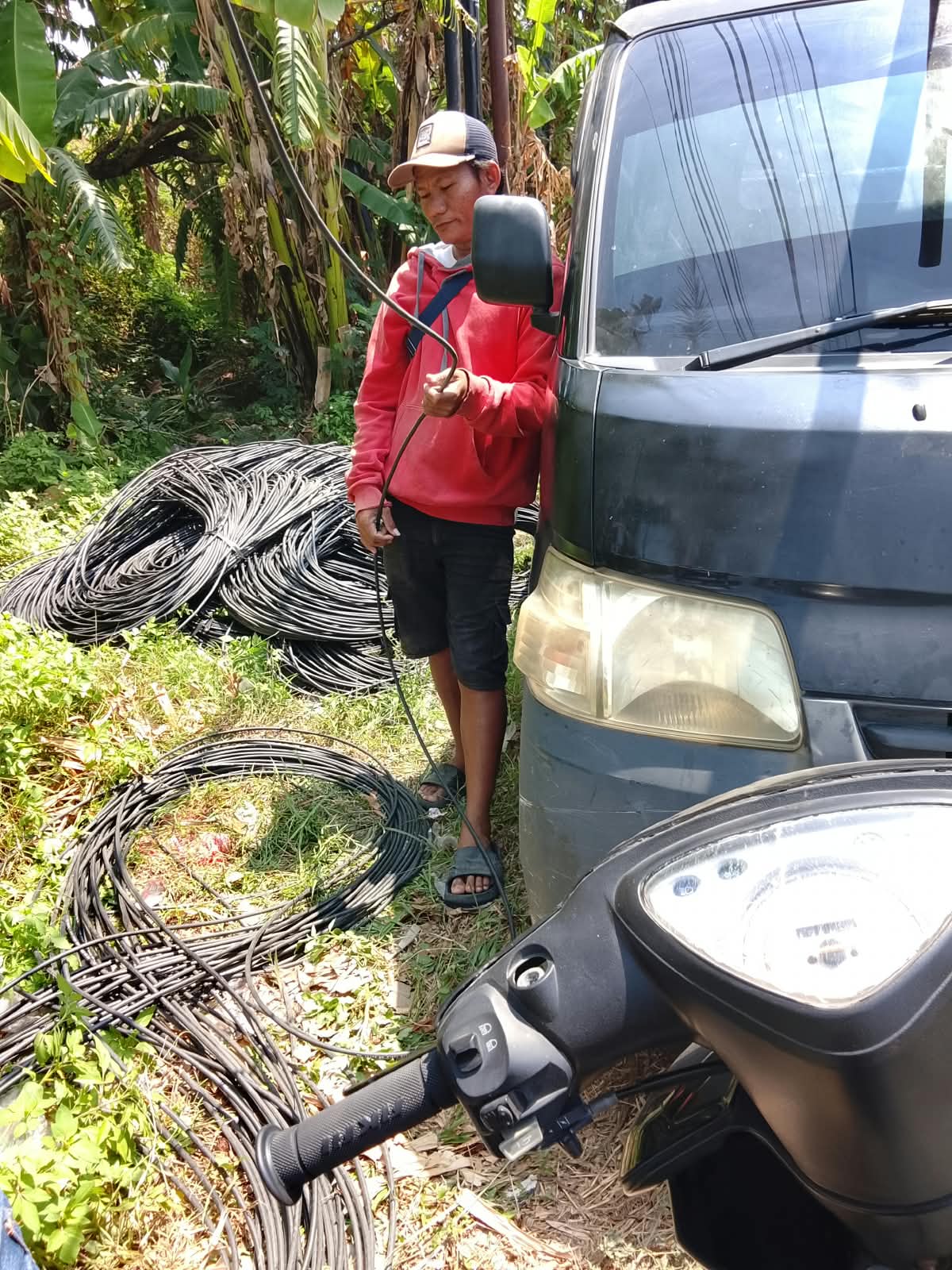Penarikan Kabel Optik FMI Sudah Berlangsung di Jalur Desa Setu Patok–Penpen Diduga Tanpa Izin Resmi