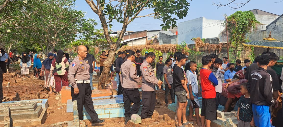 Kapolsek Kedawung Antar Jenazah Korban, Bentuk Empati Polisi kepada Keluarga