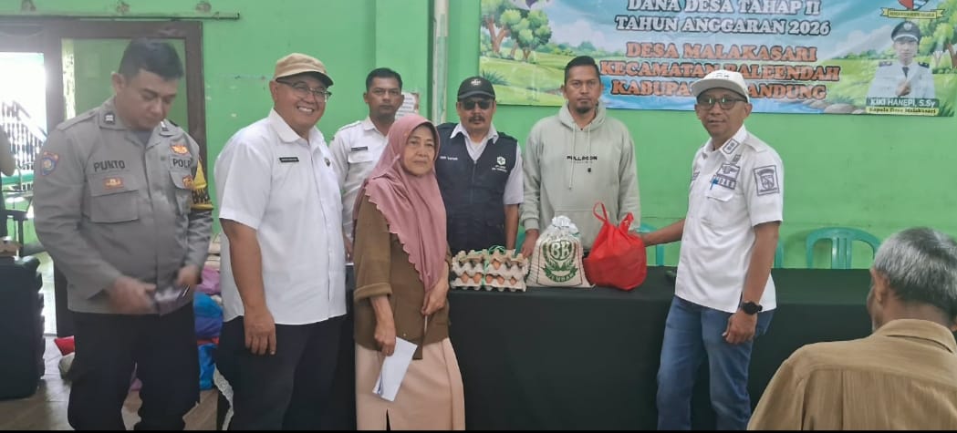 Kades Malakasari Salurkan Bantuan Sembako dari Dana Desa untuk Lansia