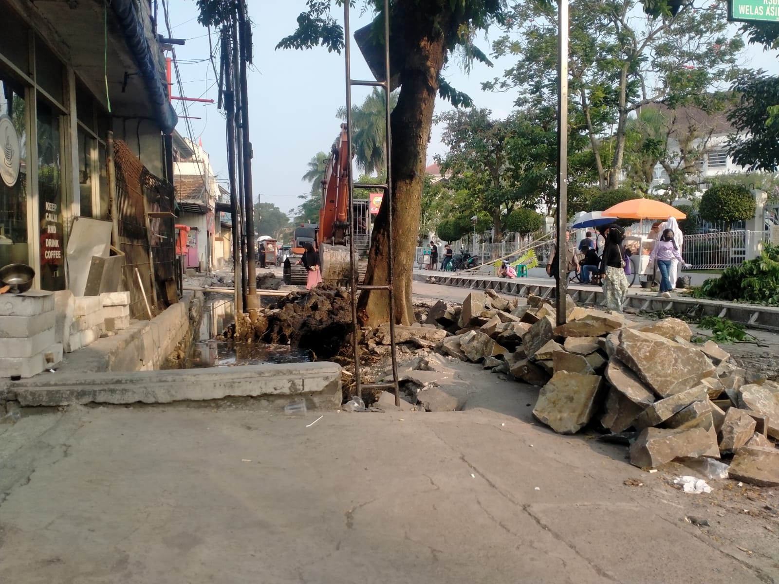 Proyek Saluran Air dan Pengecoran di Baleendah Dikeluhkan Warga, Jalan Semrawut Picu Kemacetan