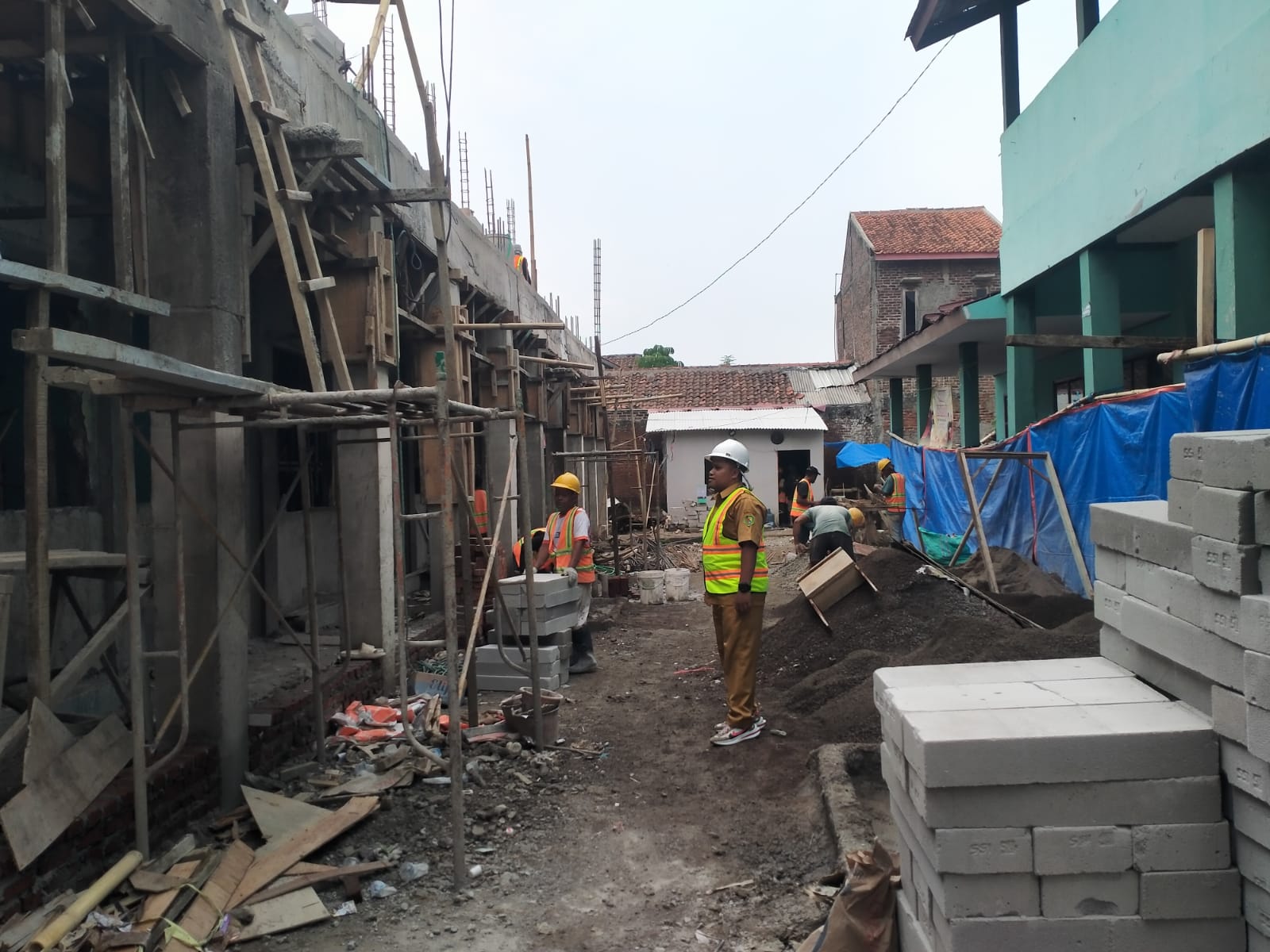 Program Revitalisasi SDN Andir 01 Berjalan Sesuai Spek.dan mendapat Apresiasi Warga Sekitar.