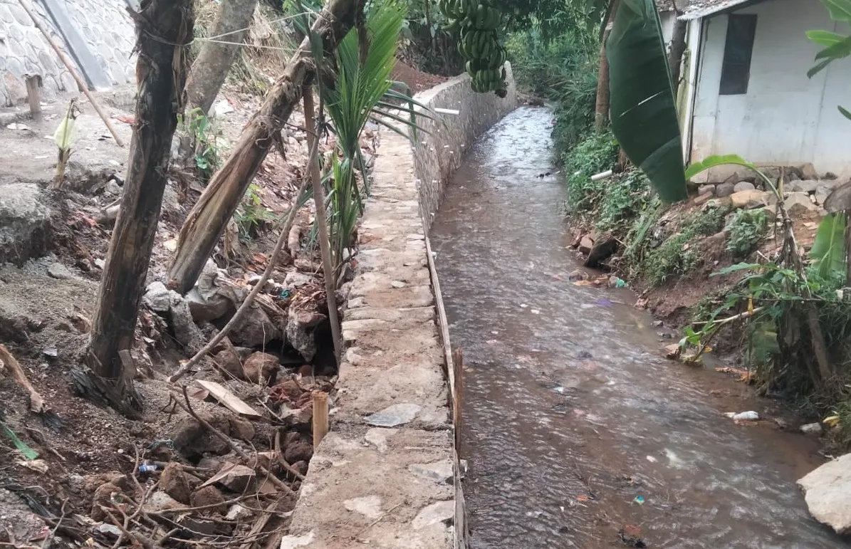 Dugaan Pelanggaran di Proyek Tembok Penahan Tanah (TPT) Kelurahan Wargamekar