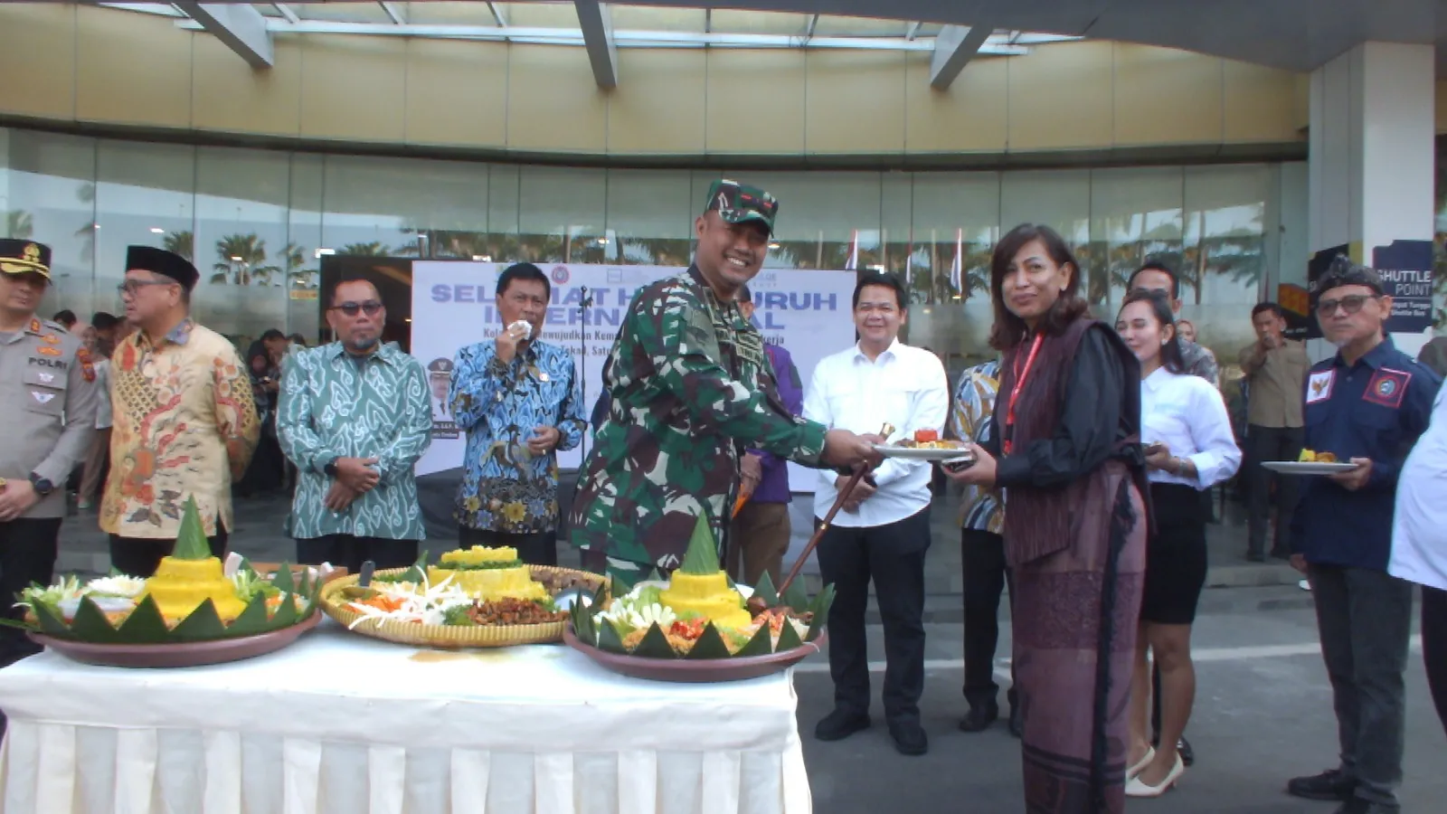 Hadiri Apel Peringatan Hari Buruh Internasional (May Day) Tahun 2026, Dandim 0614/Kota Cirebon : Perkuat Kebersamaan dan Sinergi.