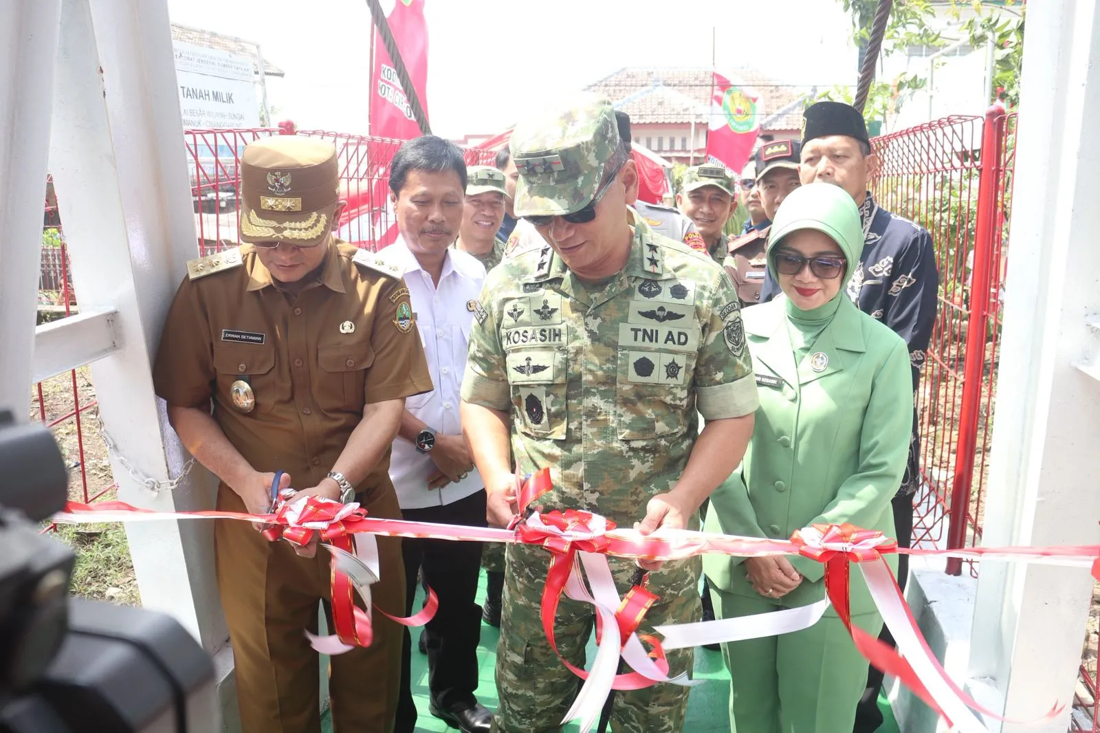 Pangdam III/Siliwangi Resmikan Jembatan Perintis Garuda III di Kota Cirebon