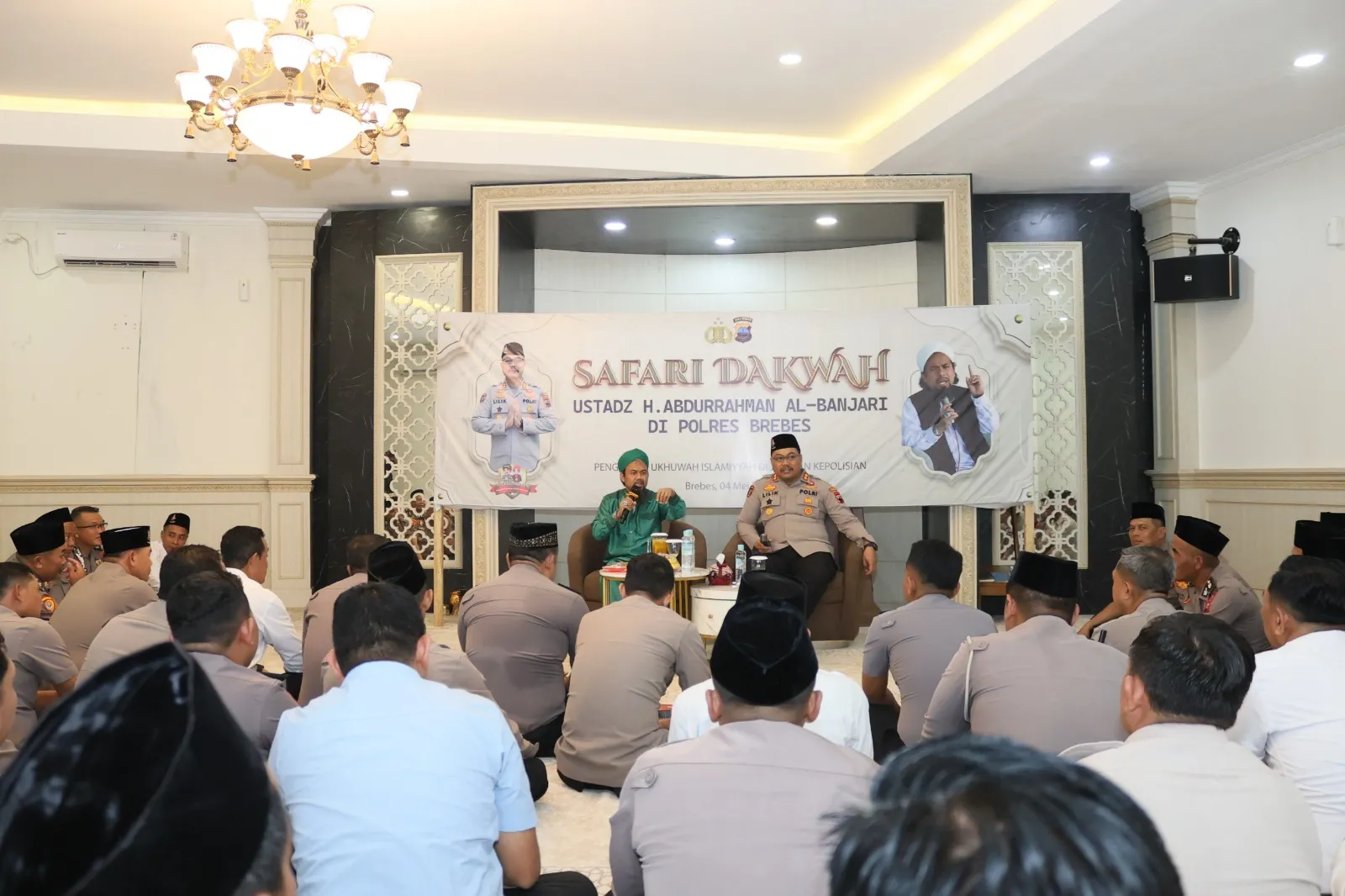 Sejukkan Rohani Personel, Polres Brebes Gelar Safari Dakwah Bersama Ustadz H. Abdurrahman Al-Banjari